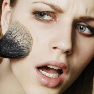 6 Telltale Signs You’re Wearing the Wrong Makeup